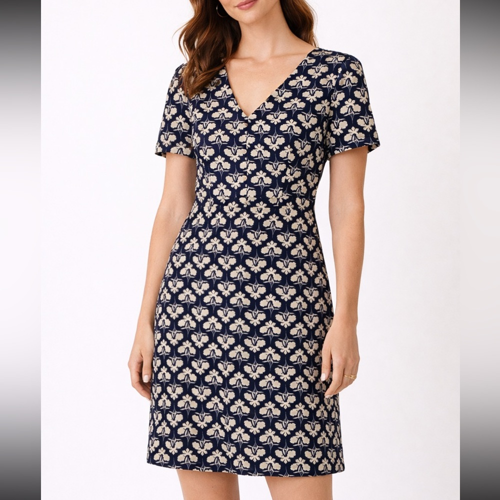 Boden Navy White Floral Print Shift Dress featuring a v-neck and short sleeves.